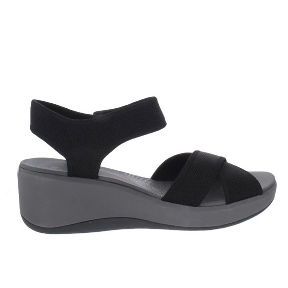 Cloudsteppers by Clarks | Shoes | Clarks Cloudsteppers Cali Skye Slip On Strap Sandals | Poshmark